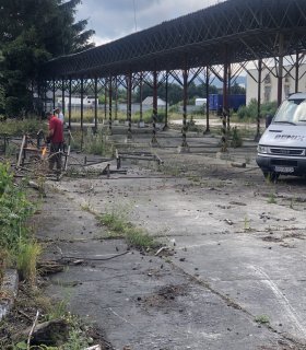 Paličské prace pri búraní kasárni v Poprade